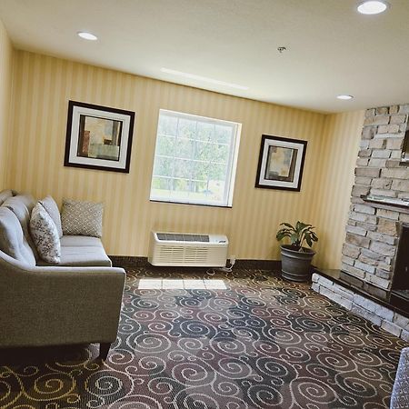 Cobblestone Inn & Suites - Bloomfield Екстериор снимка