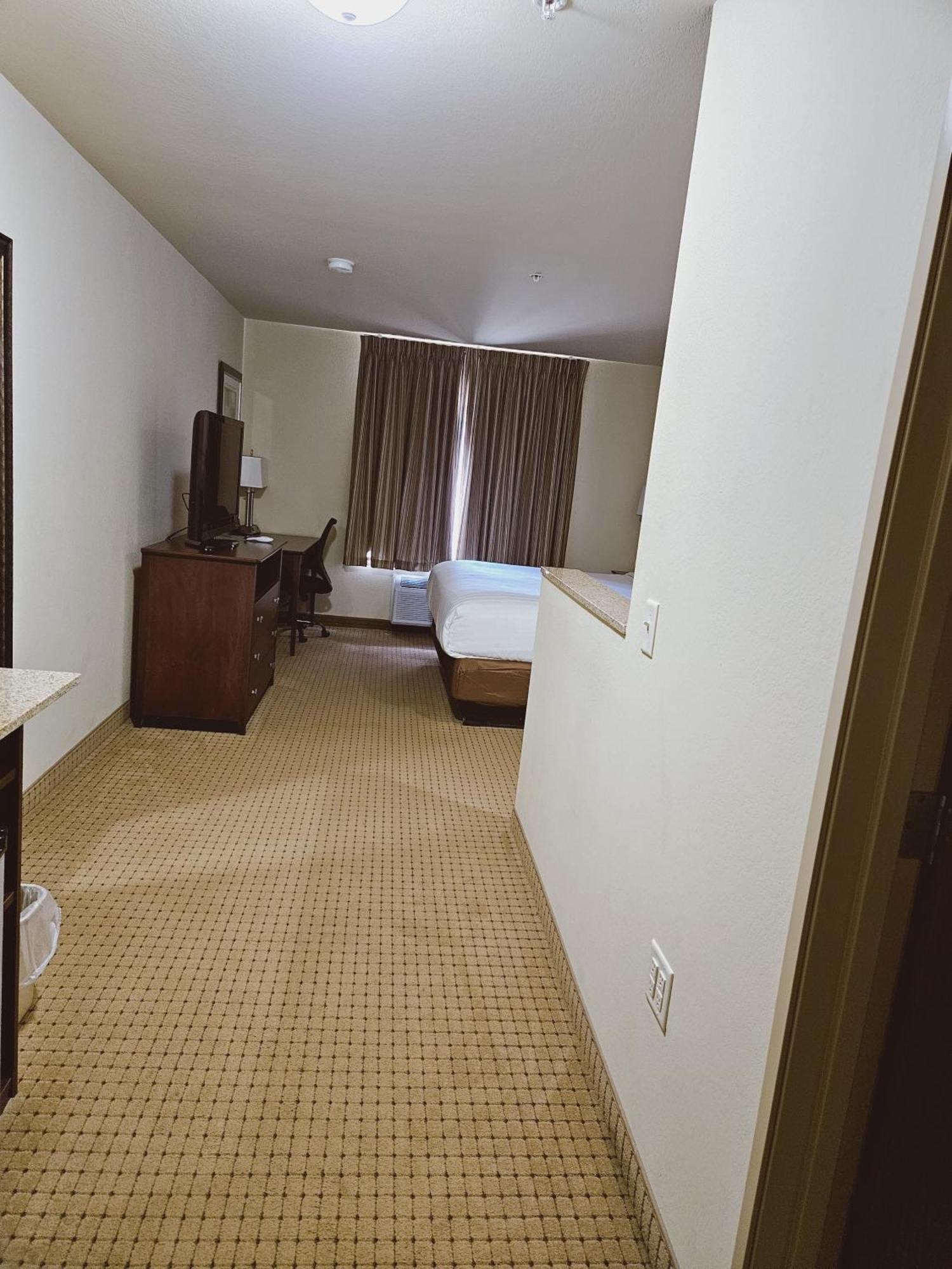 Cobblestone Inn & Suites - Bloomfield Екстериор снимка