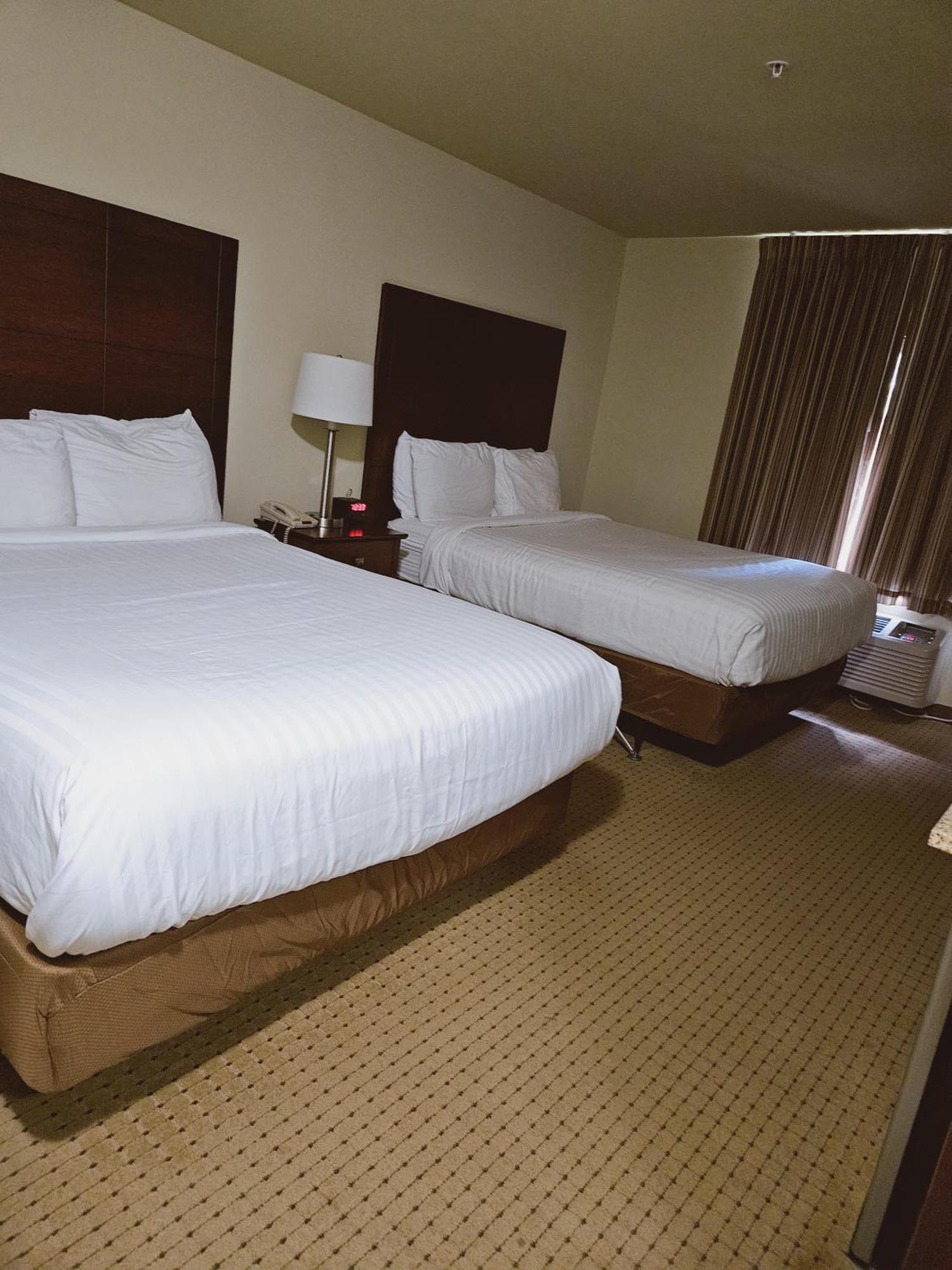 Cobblestone Inn & Suites - Bloomfield Екстериор снимка