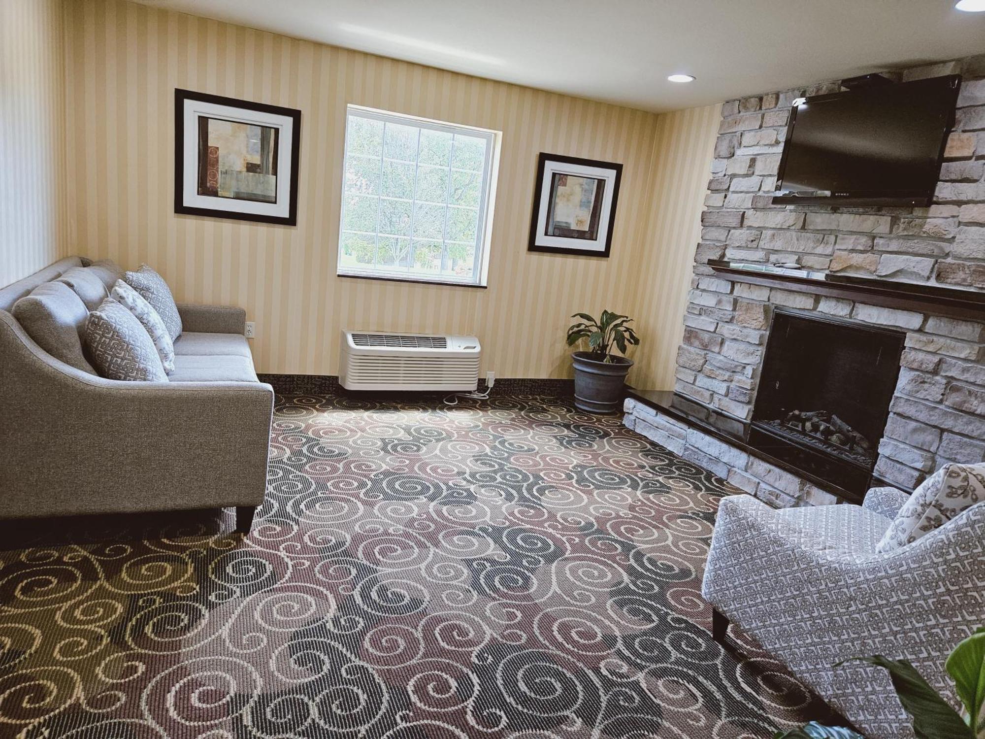 Cobblestone Inn & Suites - Bloomfield Екстериор снимка