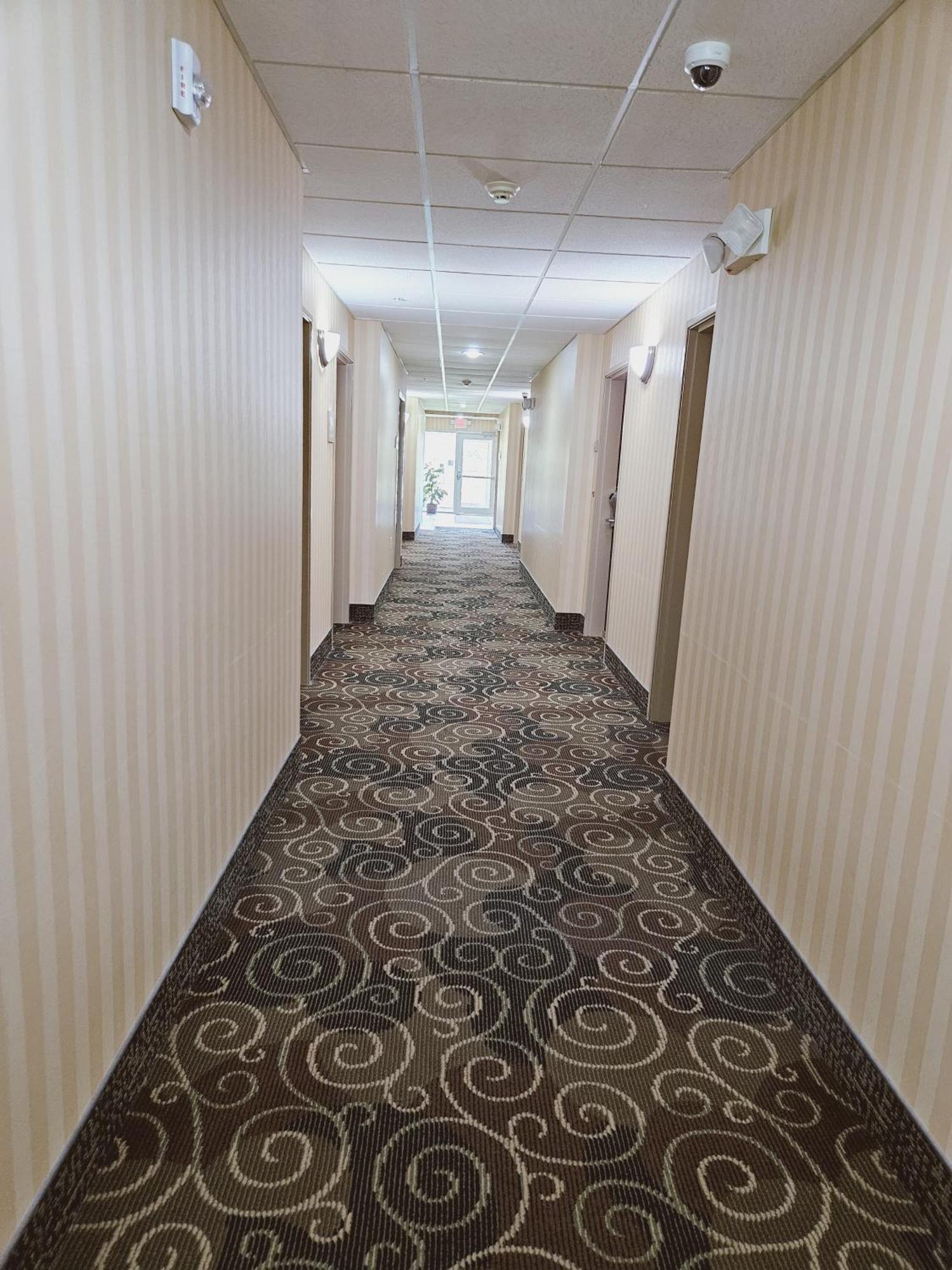 Cobblestone Inn & Suites - Bloomfield Екстериор снимка