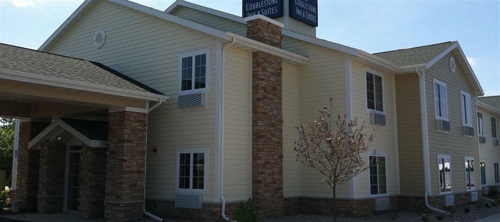 Cobblestone Inn & Suites - Bloomfield Екстериор снимка