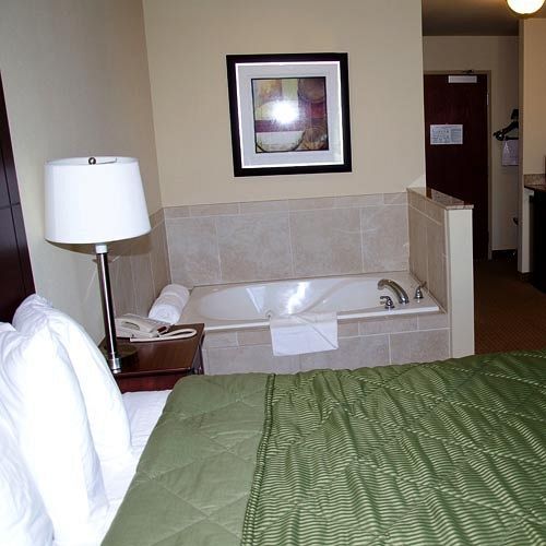 Cobblestone Inn & Suites - Bloomfield Екстериор снимка