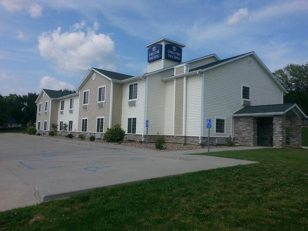 Cobblestone Inn & Suites - Bloomfield Екстериор снимка