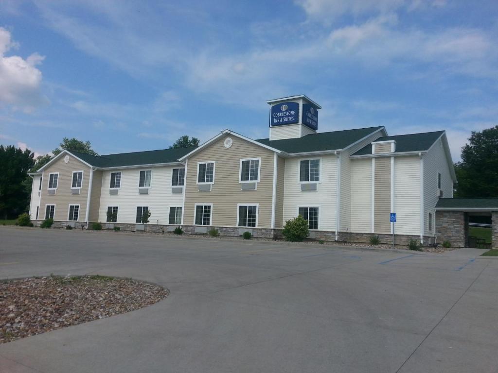 Cobblestone Inn & Suites - Bloomfield Екстериор снимка