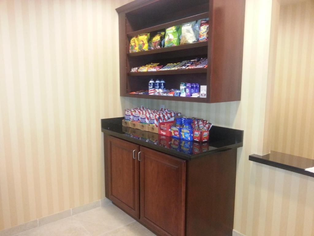 Cobblestone Inn & Suites - Bloomfield Екстериор снимка