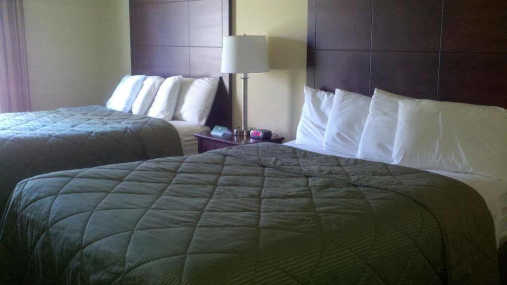 Cobblestone Inn & Suites - Bloomfield Екстериор снимка