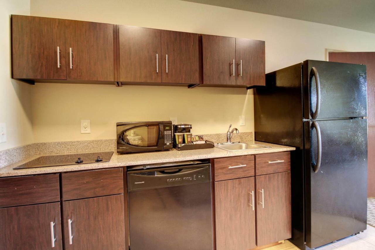Cobblestone Inn & Suites - Bloomfield Екстериор снимка