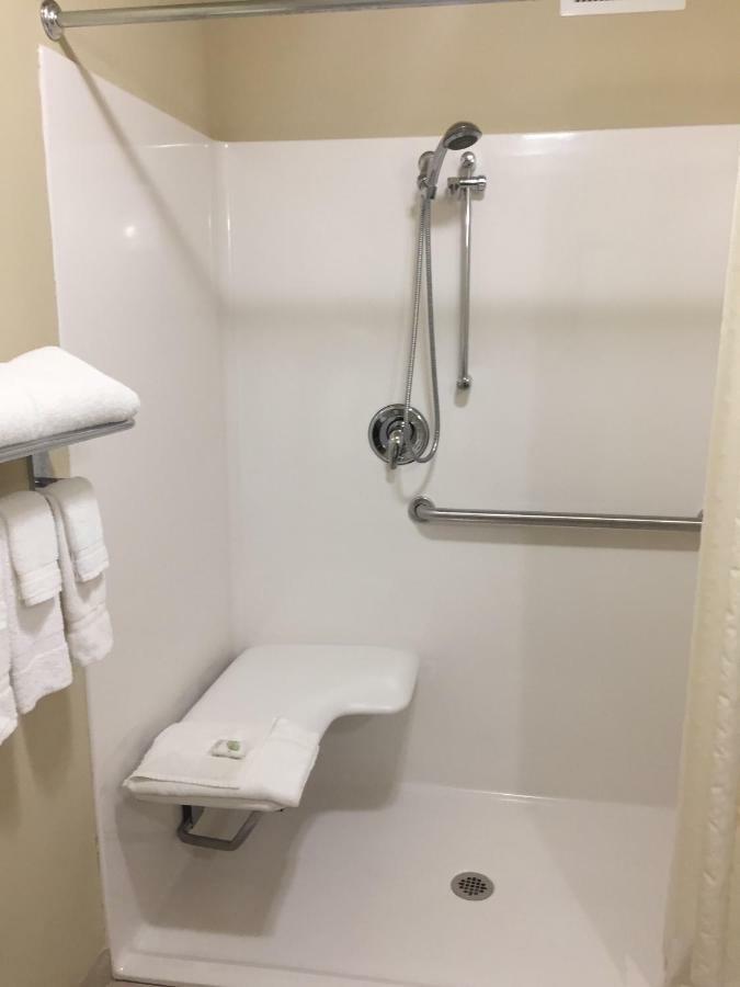 Cobblestone Inn & Suites - Bloomfield Екстериор снимка